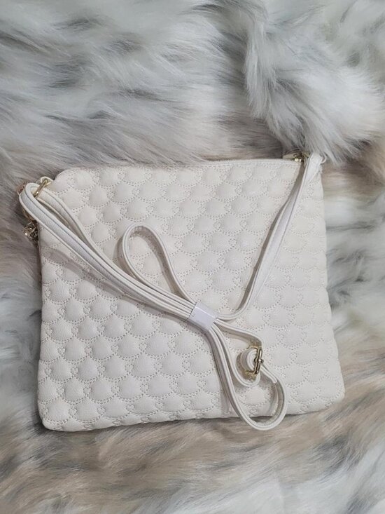Handbags - P1474-NWOT Betsey Johnson White Quilted Hearts bag with Crystal Key Charm